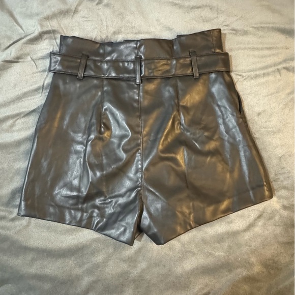 H&M Black Faux Leather Shorts
#1124 - Picture 6 of 6